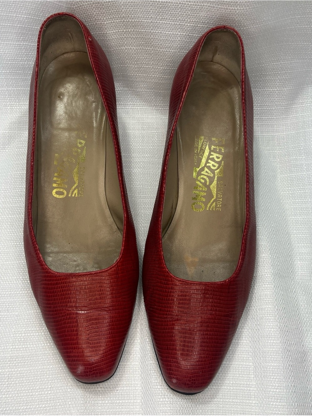 Vintage Salvatore Ferragamo Red Lizard Embossed Leather Pumps Size 6C Wide Italy
